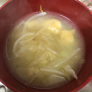 もやしキャベツ油揚げの味噌汁